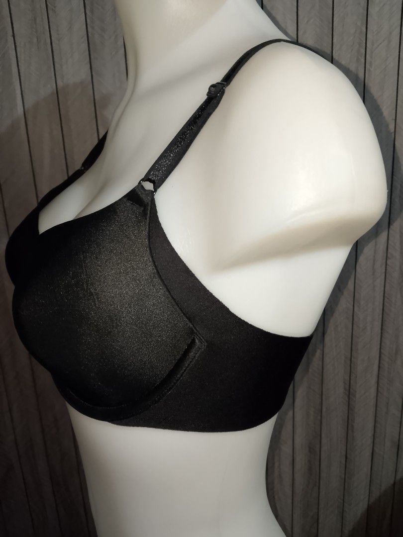 34b Warners seamless black bra thin pads with underwire (Category: Undergarments & Loungewear) located in Manila. Submitted by truecrystal-1407 (Listing ID 1466248974, Image 2). Description: .