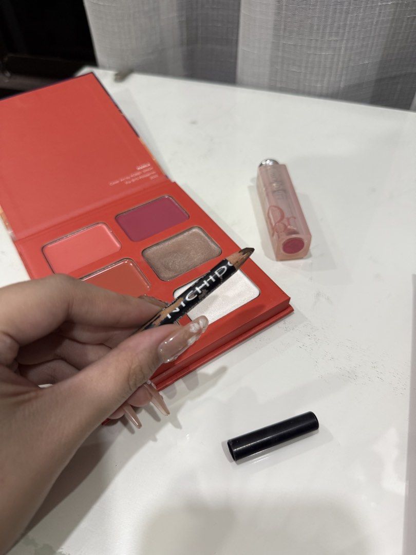 350 MAKEUP BUNDLE TAKE ALL (Category: Makeup) located in General Trias. Submitted by fellasunshine (Listing ID 1466285225, Image 3). Description: - 4 items, highend makeup bobi brown, dior, bys, nichido - wala na laman yung dior for display na lang sya - wala pa bawas masyado yung bys - take all for 350 .