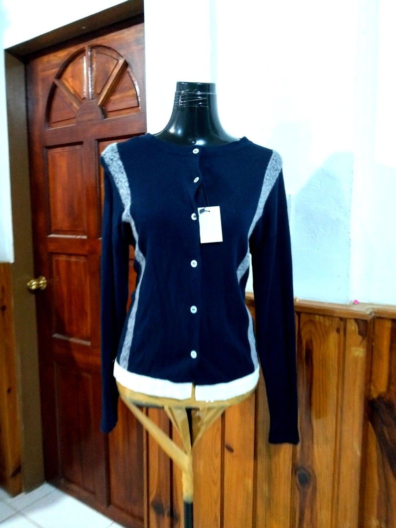 $498 Yoshi kondo designer wool knit size M (Category: Longsleeves) located in La Trinidad. Submitted by designeritems2000 (Listing ID 1466251922, Image 2). Description: .