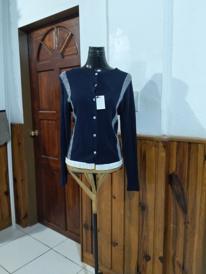 $498 Yoshi kondo designer wool knit size M (Category: Longsleeves) located in La Trinidad. Submitted by designeritems2000 (Listing ID 1466251922, Image 3). Description: .