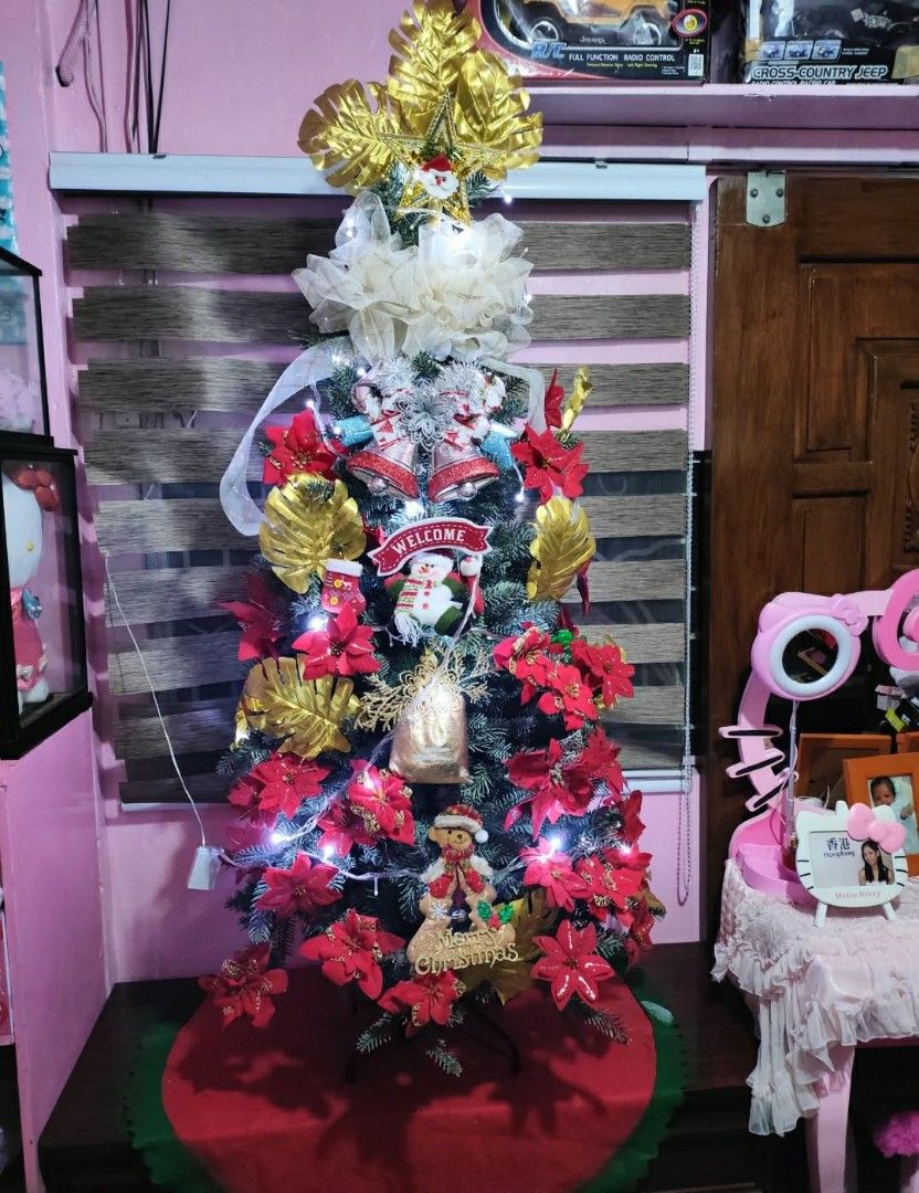 5 ft Christmas Tree From Japan (Category: Artificial Plants & Flowers) located in Baliuag. Submitted by marieannfernando23 (Listing ID 1466170304, Image 1). Description: - 5 ft Christmas Tree from Japan ( makunat po leaves nya kaya super tibay ) this is actual picture po nung naka decor - dismantled na po ito ngayon - with some chrismtas ornaments as freebie - for pickup only RFS : may isa pa po akong Christmas Tree na gamit now .