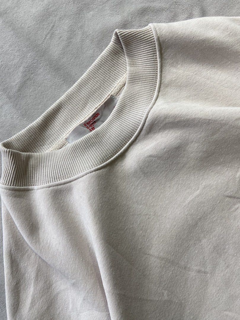 8second crewneck khaki longsleeve (Category: Coats, Jackets and Outerwear) located in Bacolod City. Submitted by clerkhexx (Listing ID 1466320275, Image 2). Description: KHAKI CREWNECK LONG SLEEVE Brand: 8SECOND Measurements: WIDTH 23 LENGHT 26.5 Mine: 250 Condition of this item 10 - color rate 10- issue need hard wash Check every photos for conditions of the item.