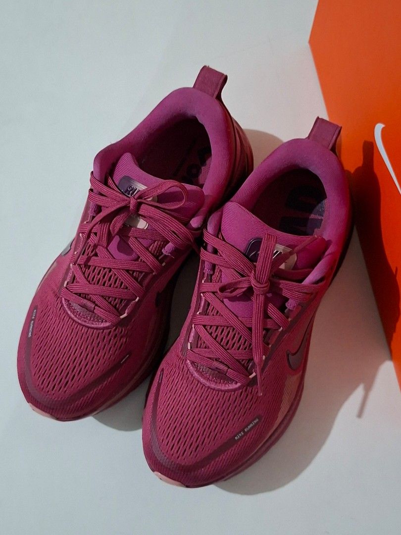 ### 💗👟 Nike Vomero 18 – Sweet Beet (Category: Sneakers) located in Taguig. Submitted by authprelovedonlineshop2 (Listing ID 1466241905, Image 2). Description: ### 💗👟 Nike Vomero 18 – Sweet Beet ✨ **Stylish, cushioned, and super comfortable!** - 👟 **Brand:** Nike - **Model:** Vomero 18 - 💗 **Color:** Sweet Beet - 👩 **Women’s US Size 7.5** - 📏 **Insole:** 24.5 cm - ✨ **Excellent condition** - 🏷️ **Original SRP:** ₱8,395 - 💰 **Selling Pric