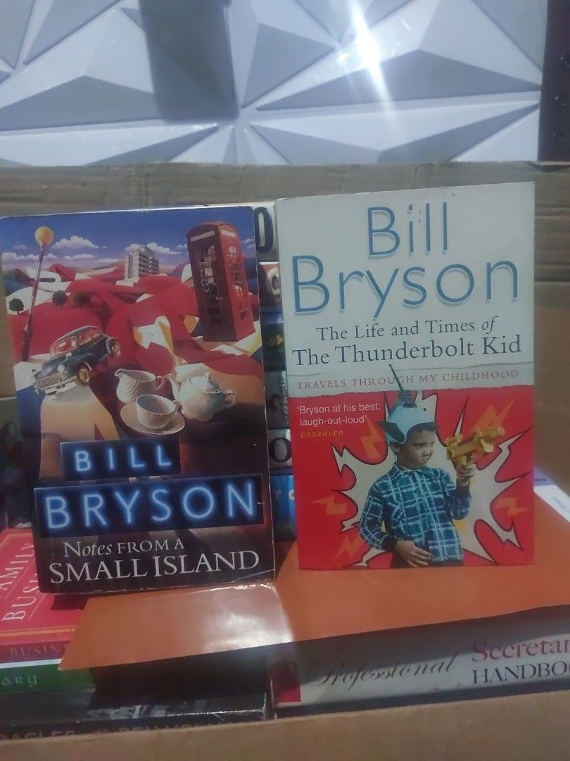 📚 BILL BRYSON COLLECTION (Category: Storybooks) located in Cainta. Submitted by giftshopbyyui (Listing ID 1466246032, Image 1). Description: ✨ CONDITION — Honest Preloved: - � Most / some look almost new - ⚠️ Minor foxing & edge wear only ​ - ✅ Pages clean, bindings tight, no missing pages Author: Bill Bryson Genre: Non-Fiction / Travel / Humor / Memoir Suitable Age: 12+ • Teens & Adults Origin: US / UK Edition.
