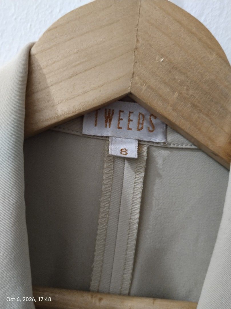✨ Cream Blazer Jacket | Small (Category: Coats, Jackets and Outerwear) located in Las Pinas. Submitted by cjgcloset (Listing ID 1466248918, Image 2). Description: In good condition.