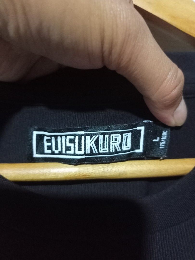✅ EVISU KURO Shirt (Category: Tshirts & Polo Shirts ) located in Palo. Submitted by getupandglow (Listing ID 1466290812, Image 3). Description: ✅ EVISU KURO Shirt Reflective Prints Size: Large Dimes: 21x31 Issue: Slightly Stretch Neck Condition: Very Good overall Colorate: 9.8/10 Price: 350 only + sf 📍 Location: LEYTE MODE OF PAYMENT 💳 GCash (Payment 1st) | ✈️ J&T 📩 MAKE OFFER nalang if interested..
