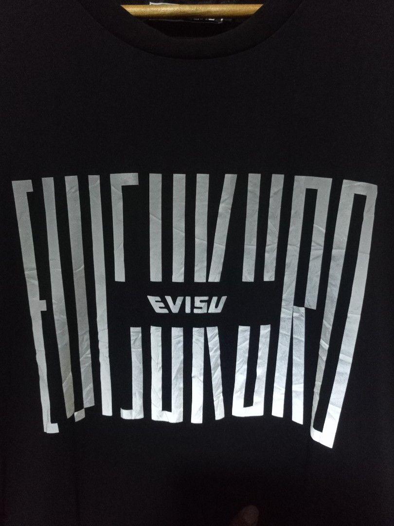✅ EVISU KURO Shirt (Category: Tshirts & Polo Shirts ) located in Palo. Submitted by getupandglow (Listing ID 1466290812, Image 2). Description: ✅ EVISU KURO Shirt Reflective Prints Size: Large Dimes: 21x31 Issue: Slightly Stretch Neck Condition: Very Good overall Colorate: 9.8/10 Price: 350 only + sf 📍 Location: LEYTE MODE OF PAYMENT 💳 GCash (Payment 1st) | ✈️ J&T 📩 MAKE OFFER nalang if interested..