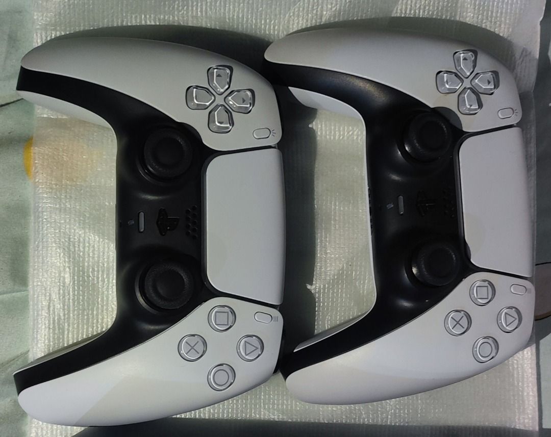 🔥 **FS: 2x DualSense** 🔥 (Category: Controllers) located in Caloocan City. Submitted by youngcloud.e20d71 (Listing ID 1465553711, Image 1). Description: 🔥 **FS: 2x DualSense** 🔥 🎮 **DualSense — ₱2,500 each** ✅ No Issues 🧪 **Test on Pickup** 💰 **TAKE ALL — ₱4,500 ONLY!** 📍 Angono, Rizal 📩 PM sa sure buyer ⚡ First to reserve, first served! .