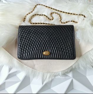 (Category: ) located in . Submitted by mbluxefindsbymaria-09396697492 (Listing ID 1466069810, Image 1). Description: .