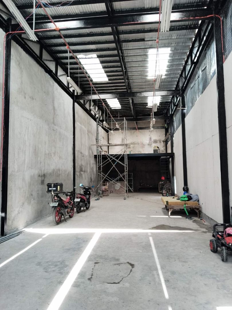🏭 JAT 1 Storage/Warehouse (Category: Construction & Building Materials) located in Caloocan City. Submitted by epicshark.598380 (Listing ID 1466223726, Image 2). Description: 📦 WAREHOUSE / STORAGE FOR RENT! 📐 150 sqm warehouse/storage 📐 60 sqm mezzanine 📍 Near Landers & Daang Hari 💰 Estimated Rent: ₱85,000/month 🤝 LOOKING FOR BROKERS! Brokers are welcome to inquire and collaborate with us. .