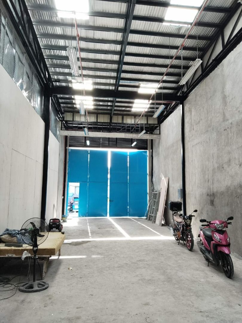 🏭 JAT 1 Storage/Warehouse (Category: Construction & Building Materials) located in Caloocan City. Submitted by epicshark.598380 (Listing ID 1466223726, Image 3). Description: 📦 WAREHOUSE / STORAGE FOR RENT! 📐 150 sqm warehouse/storage 📐 60 sqm mezzanine 📍 Near Landers & Daang Hari 💰 Estimated Rent: ₱85,000/month 🤝 LOOKING FOR BROKERS! Brokers are welcome to inquire and collaborate with us. .