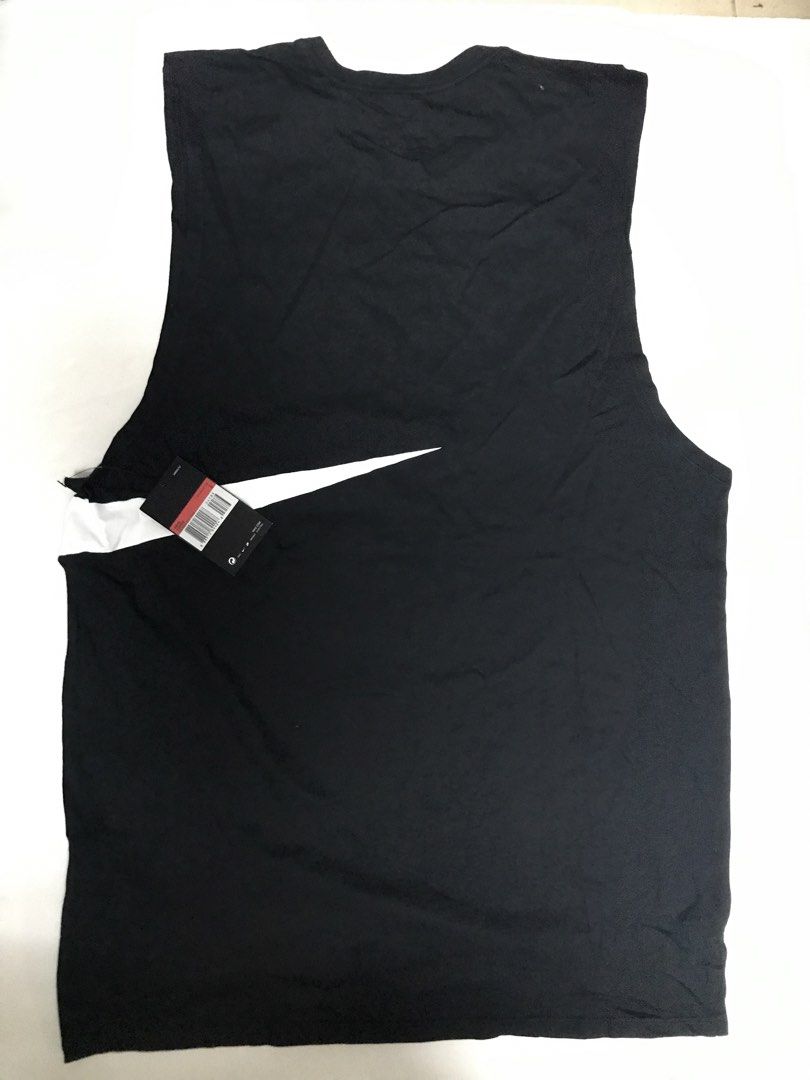 絕版 Nike 復苫限定黑色大Swoosh Logo 無袖背心 （分類：背心）位於 Hong Kong。 由 topvintage 提交（商品編號 1466301589，圖片 3）。簡介： Nike 黑色限定無袖背心，胸前同側面有大白色Swoosh Logo。圓領設計，透氣舒服，最啱做運動或者夏天出街著。有原裝吊牌，未剪牌新淨。 Size:L 全新 未剪版 美版 size 偏大 全埸只得一件 本店售出的每一件貨品 保證正版正貨 任check任驗 如果有假冒貨品，假一賠十 。
