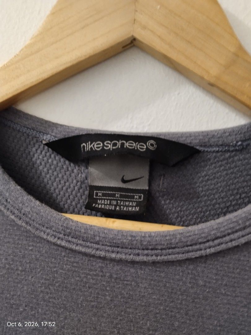✨ Nike Womens Shirt | Medium (Category: Activewear) located in Las Pinas. Submitted by cjgcloset (Listing ID 1466250005, Image 2). Description: .