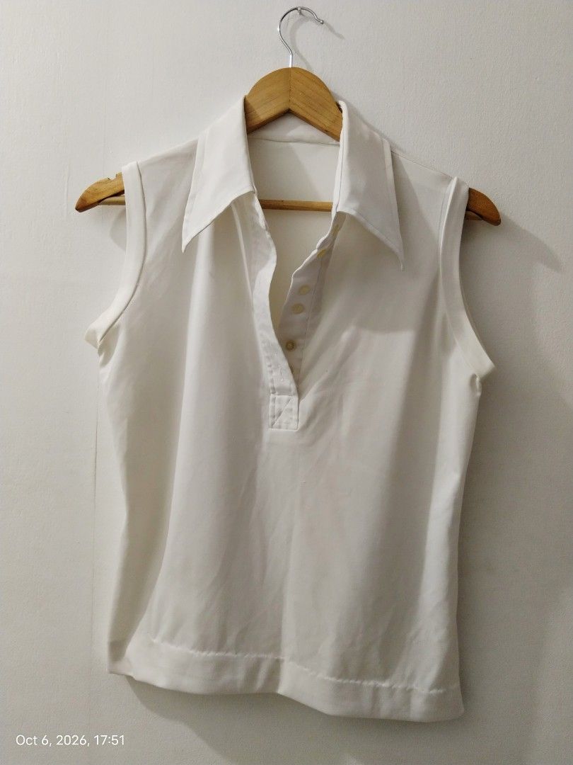 ✨ White Sleeveless | Small to Medium (Category: Activewear) located in Las Pinas. Submitted by cjgcloset (Listing ID 1466249642, Image 1). Description: .