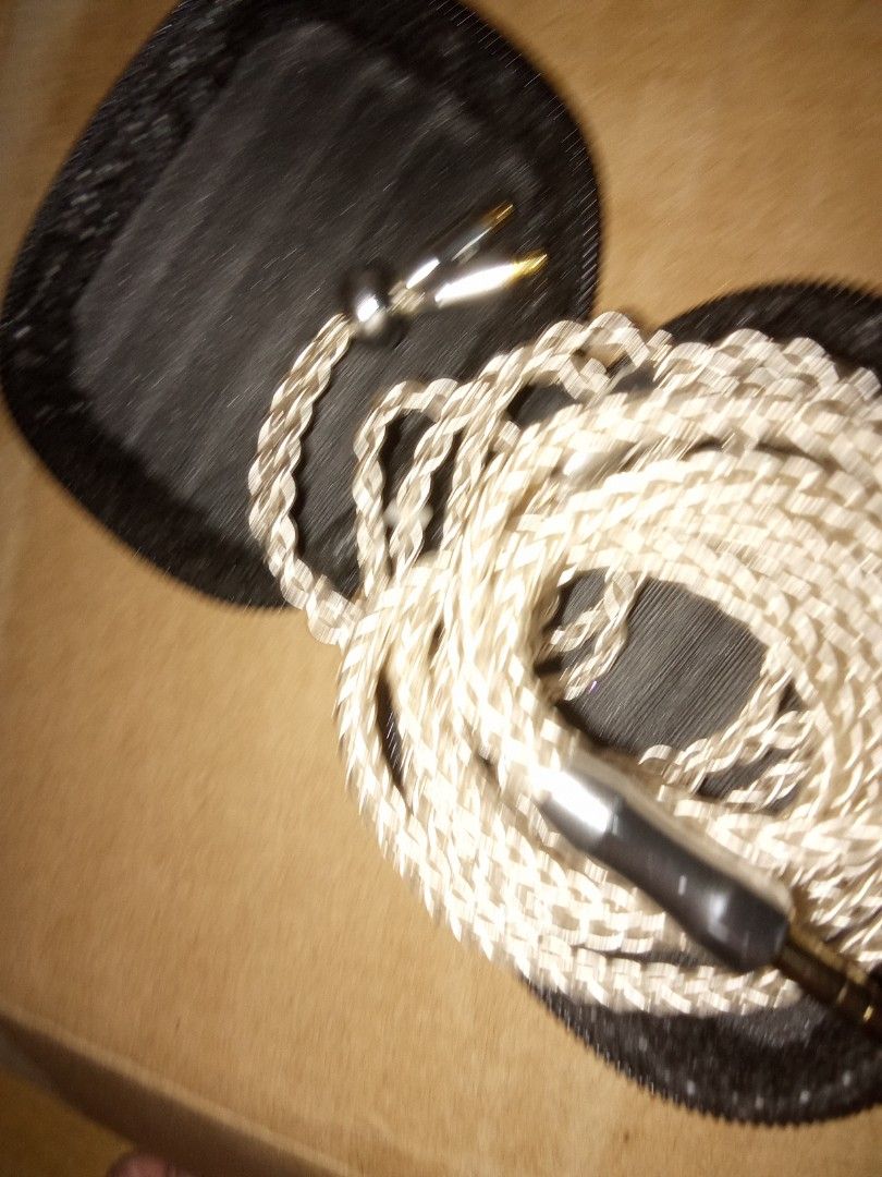 A2DC CABLE (Category: Cables & Adaptors) located in Manila. Submitted by zabatonic908 (Listing ID 1466207099, Image 2). Description: Rarely used I Prefer to use 3.5 A2DC.