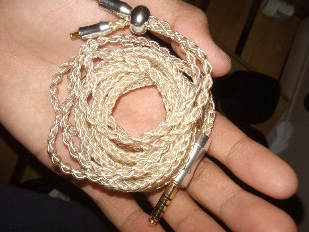 A2DC CABLE (Category: Cables & Adaptors) located in Manila. Submitted by zabatonic908 (Listing ID 1466207099, Image 3). Description: Rarely used I Prefer to use 3.5 A2DC.