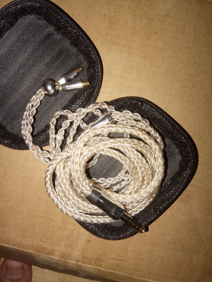 A2DC CABLE (Category: Cables & Adaptors) located in Manila. Submitted by zabatonic908 (Listing ID 1466207099, Image 1). Description: Rarely used I Prefer to use 3.5 A2DC.