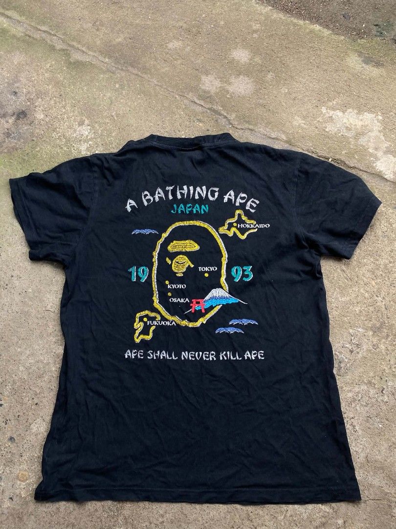 a bathing ape japan (Category: Tshirts & Polo Shirts ) located in Pontevedra. Submitted by 6101_finds (Listing ID 1466334414, Image 2). Description: no major issue.