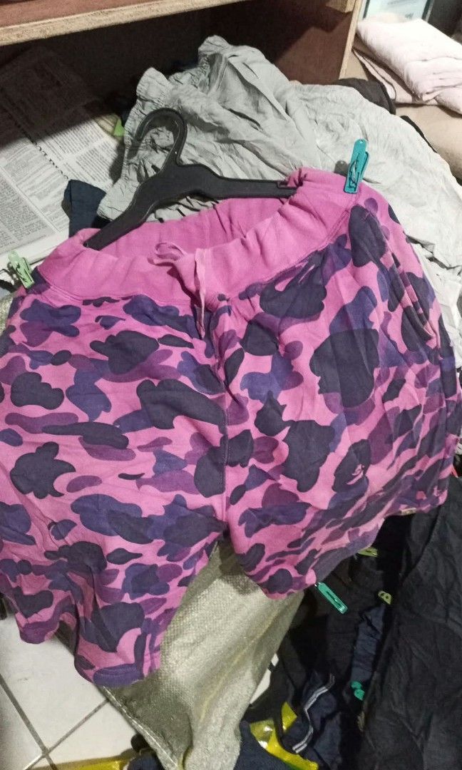A BATHING APE SHORT (Category: Shorts) located in Manila. Submitted by thriftyah_23 (Listing ID 1466217129, Image 2). Description: No issue.