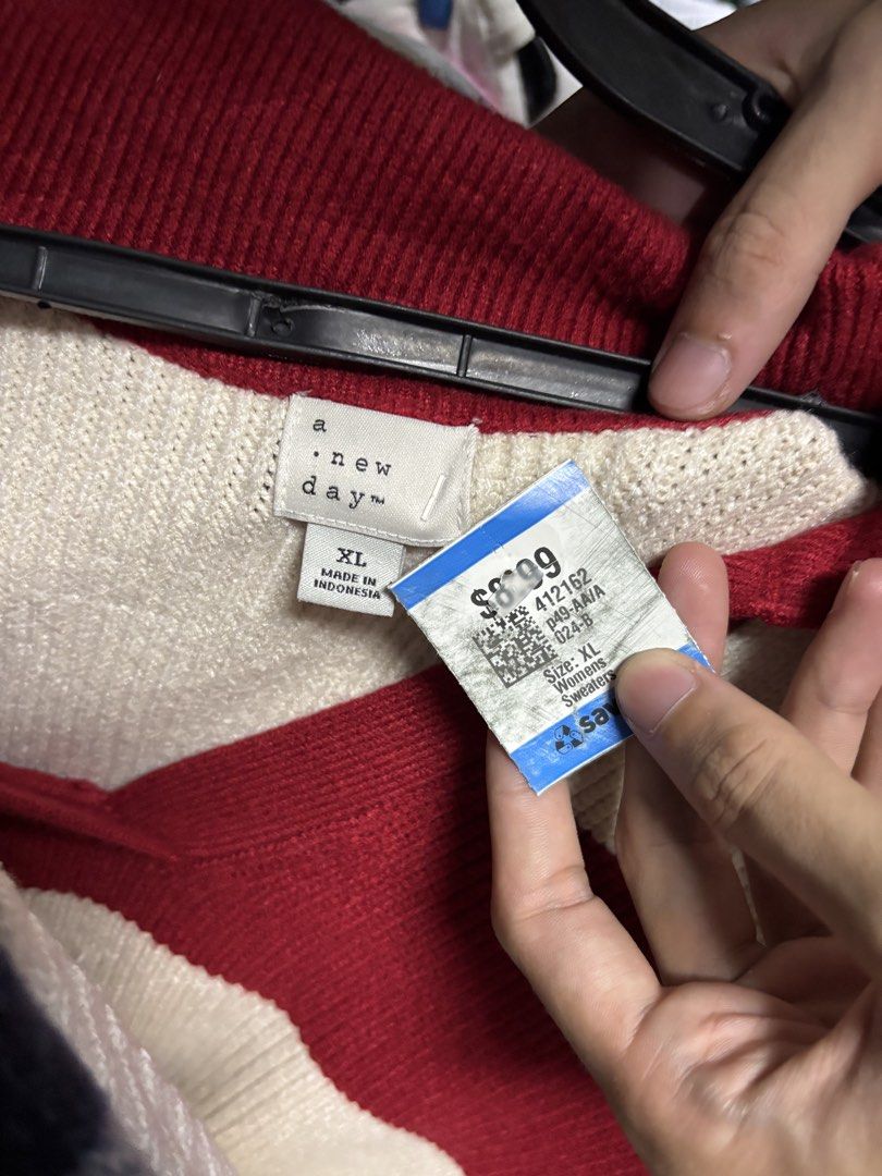 a new day knitted longsleeve (Category: Longsleeves) located in Pila. Submitted by isabelasthriftclothes (Listing ID 1466298929, Image 2). Description: .