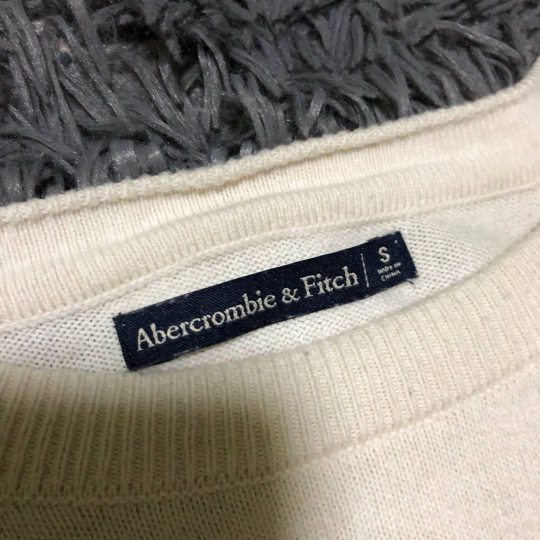 Abercrombie & Fitch Knit Sweater (Category: Activewear) located in Camiling. Submitted by thriftscape2024 (Listing ID 1466320565, Image 2). Description: Excellent Condition Color rate: 9/10 Issue: ❌❌❌ Dimes: W18xL23.