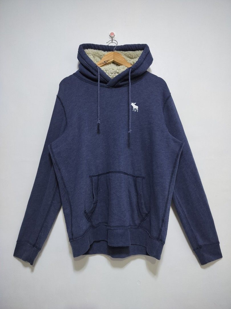 Abercrombie & Fitch Pullover Hoodie (Category: Coats, Jackets and Outerwear) located in Taguig. Submitted by thriftybounce (Listing ID 1466226711, Image 1). Description: Fit : L-XL Width : 23 Length : 28 Color Rate : 9.5/10 Issue : None.