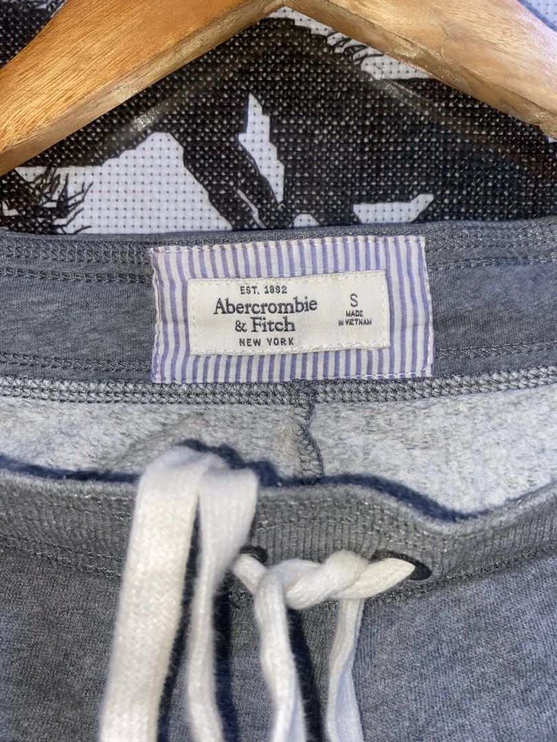 Abercrombie and Fitch short (Category: Other Bottoms) located in Alburquerque. Submitted by yengjayme (Listing ID 1466249008, Image 2). Description: Direct message me po .