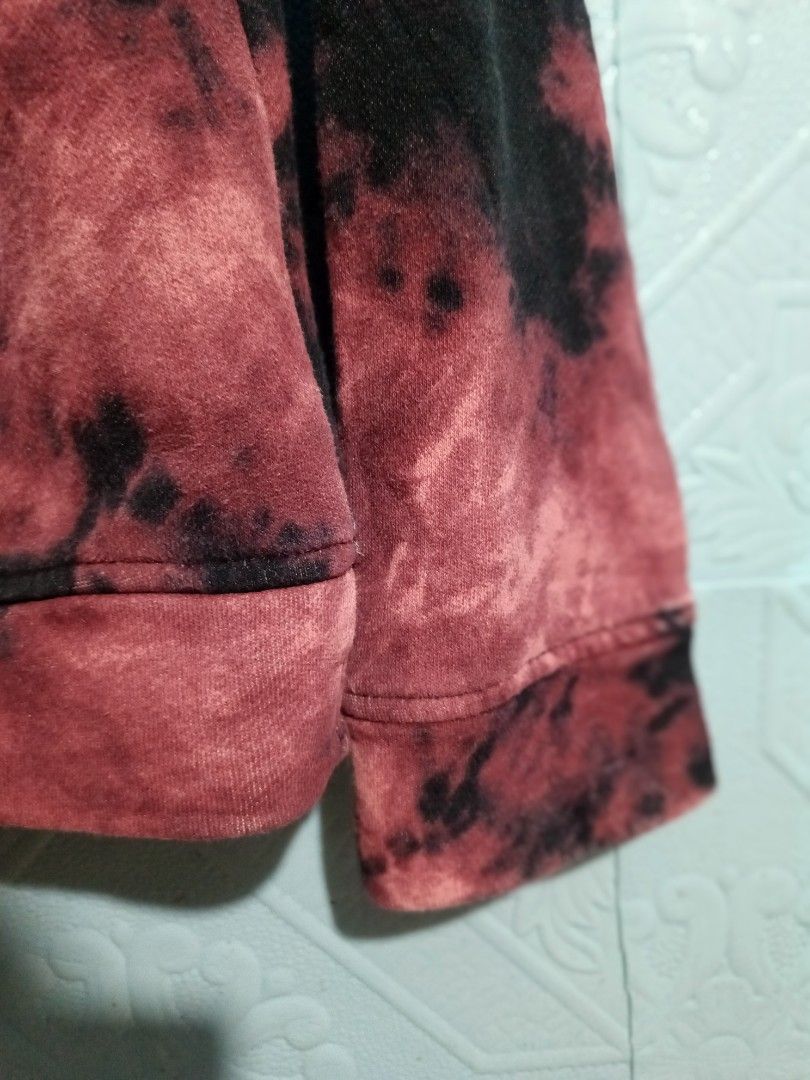 Abercrombie HOODIE JACKET TIE DYE (Category: Coats, Jackets and Outerwear) located in Quezon City. Submitted by zoesmithshop (Listing ID 1466196696, Image 3). Description: ABERCROMBIE HOODIE JACKET TIE DYE SIZE- SMALL Age- 12 to 14.