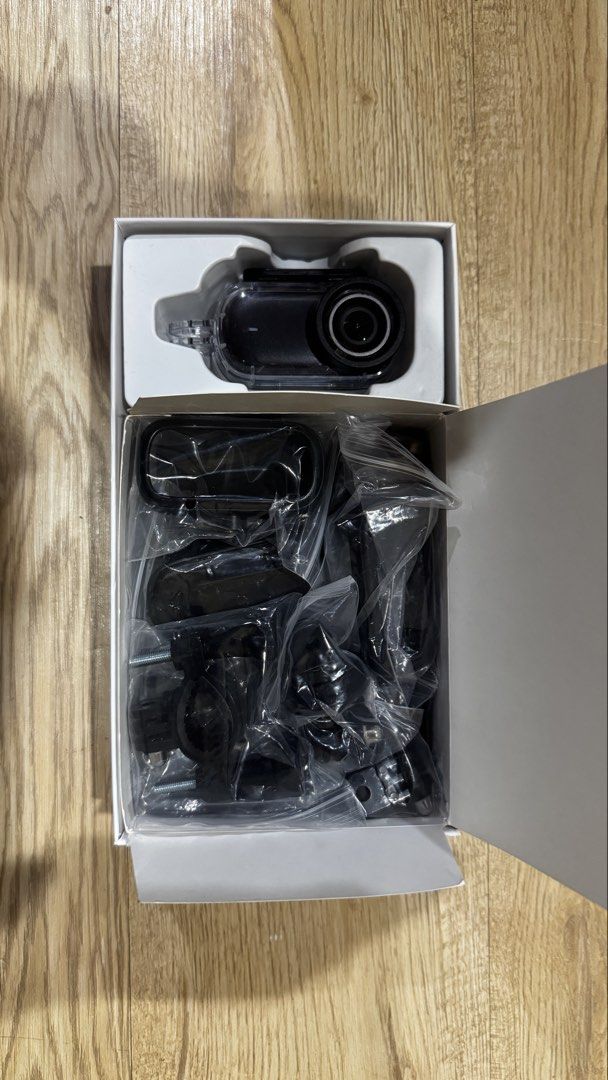 Action Camera (Category: Video Cameras) located in Georgetown. Submitted by meyy5445 (Listing ID 1466334701, Image 2). Description: Action camera Ridepro s1 Condition 9/10 Camera guna sekali saja test lepas tu simpan balik Item total ada 16pcs untuk guna pada action camera tu Nego Area penang dalam pulau.