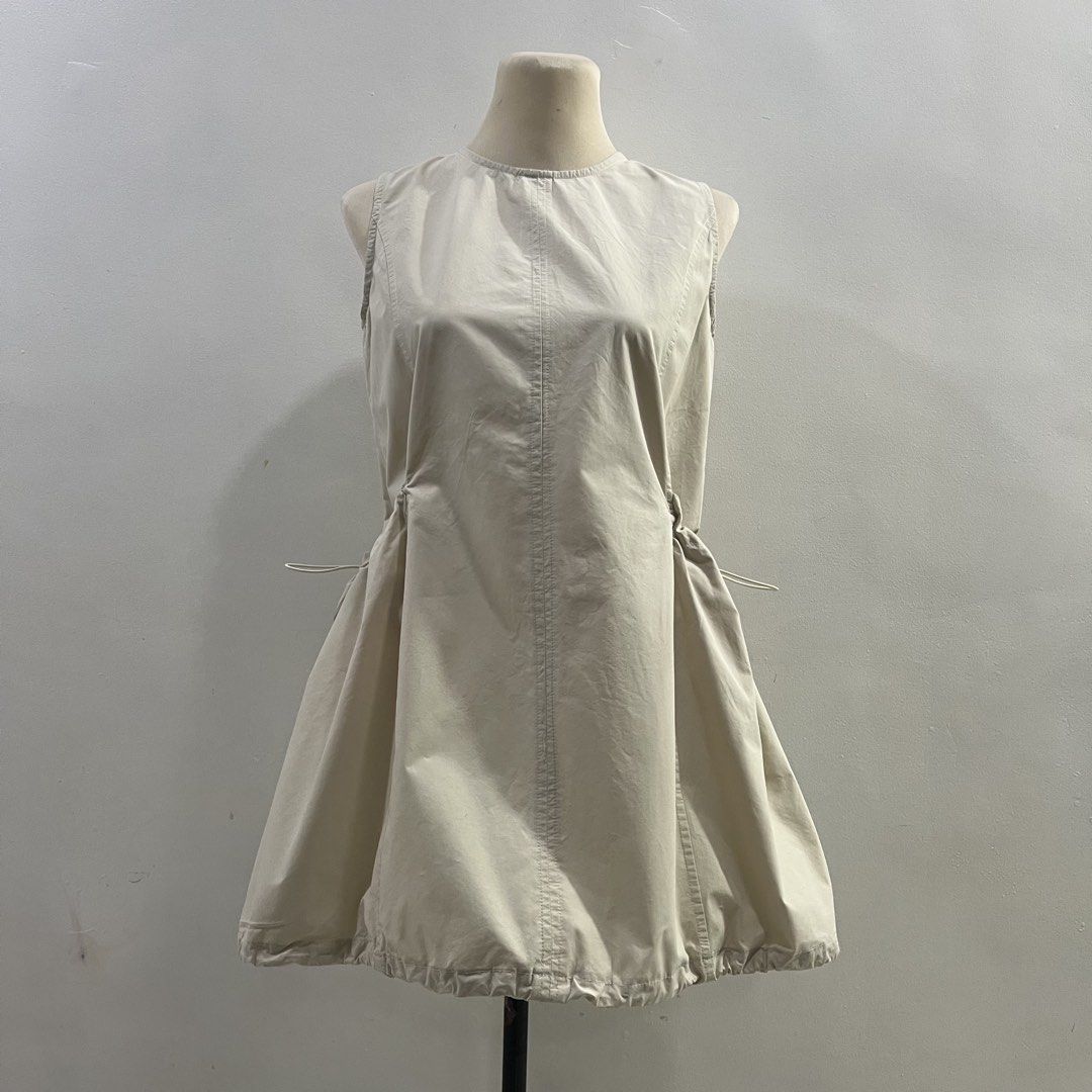 acubi cargo bubble mini dress (Category: Dresses) located in Malabon City. Submitted by minidressmonster (Listing ID 1466222826, Image 2). Description: beige acubi cargo bubble mini dress best fit xs-s preloved so please manage your expectations bawal sa maselan see last pic for flaw: oil stains, unsure if kaya matanggal.