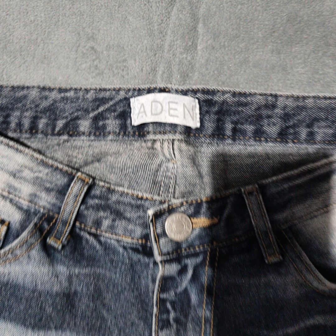 ADEN Washed Baggy Pants Size M (Category: Jeans) located in Sibonga. Submitted by svenxxzc (Listing ID 1466250741, Image 3). Description: ADEN Dark Denim Washed Baggy Pants Size M ‎Dimes(Inch)📌 ‎Waist - 30 ‎Length - 43 ‎Thigh - 14 ‎Leghole - 11 ‎Issue: minimal heeldrag only ‎-Must Have ‎-Good For Psg ‎-Good Fittings ‎ ‎Location: Cebu City ‎MOP: Gcash or Bank Transfer ‎Courier: J&T (sf applies) ‎Strictly Payment First💸.