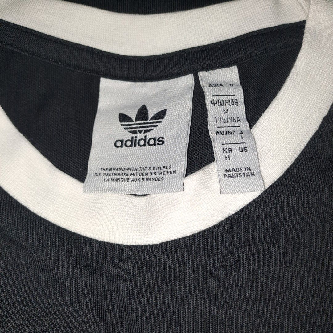 Adicolor Classics 3-Stripes Long Sleeve Tee (Category: Coats, Jackets and Outerwear) located in Manila. Submitted by free_joe (Listing ID 1466203407, Image 2). Description: - Authentic - Men's Chest Size Guide: • Medium: 38–40 inches (96–101 cm) - Slim fit - Ribbed crewneck - 100% cotton - Ribbed cuffs - Colour: Black - Color: Black - MOD: J&T - MOP: Gcash.