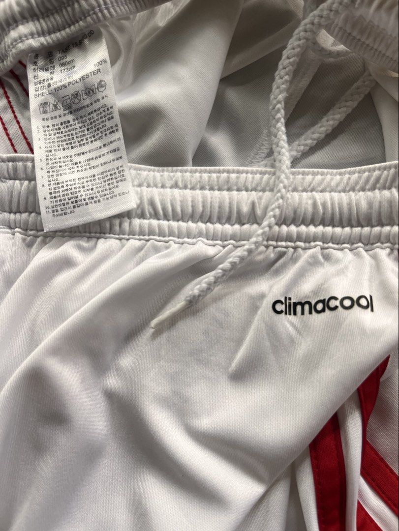 Adidas (Category: Shorts) located in Manila. Submitted by lardo.599 (Listing ID 1466263935, Image 3). Description: Size L No issue.