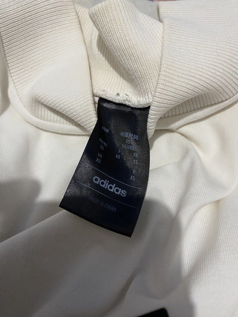 Adidas (Category: Tshirts & Polo Shirts ) located in Antipolo. Submitted by lukedd (Listing ID 1466291787, Image 3). Description: - Brand: Adidas Basketball complete tags - Size: Large 22x27 no issue: needs washan nyo nalang.