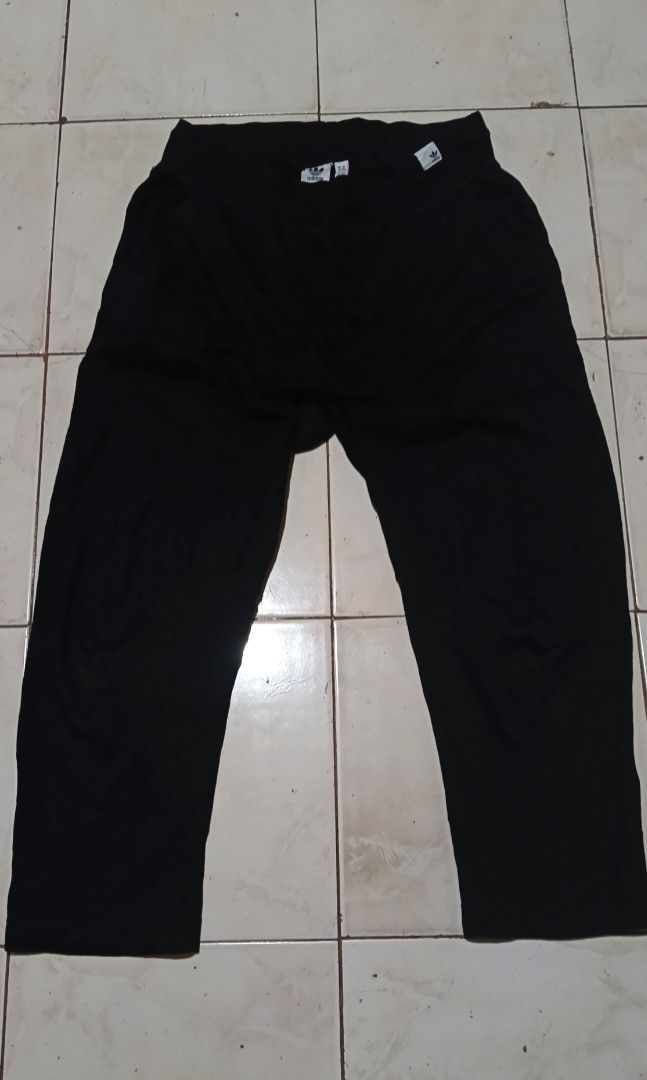 ADIDAS - XBYO collab Jogger / Sweatpants (Category: Joggers) located in Bacolod City. Submitted by stuffensheee (Listing ID 1466189542, Image 2). Description: ADIDAS x XBYO Jogger Sweat Pants By SATOMI NAKAMURA Almost brand new Color is 10/10 ‼️ Waist 31 - 36 Length 34 JUST DM FOR MORE DETAILS..