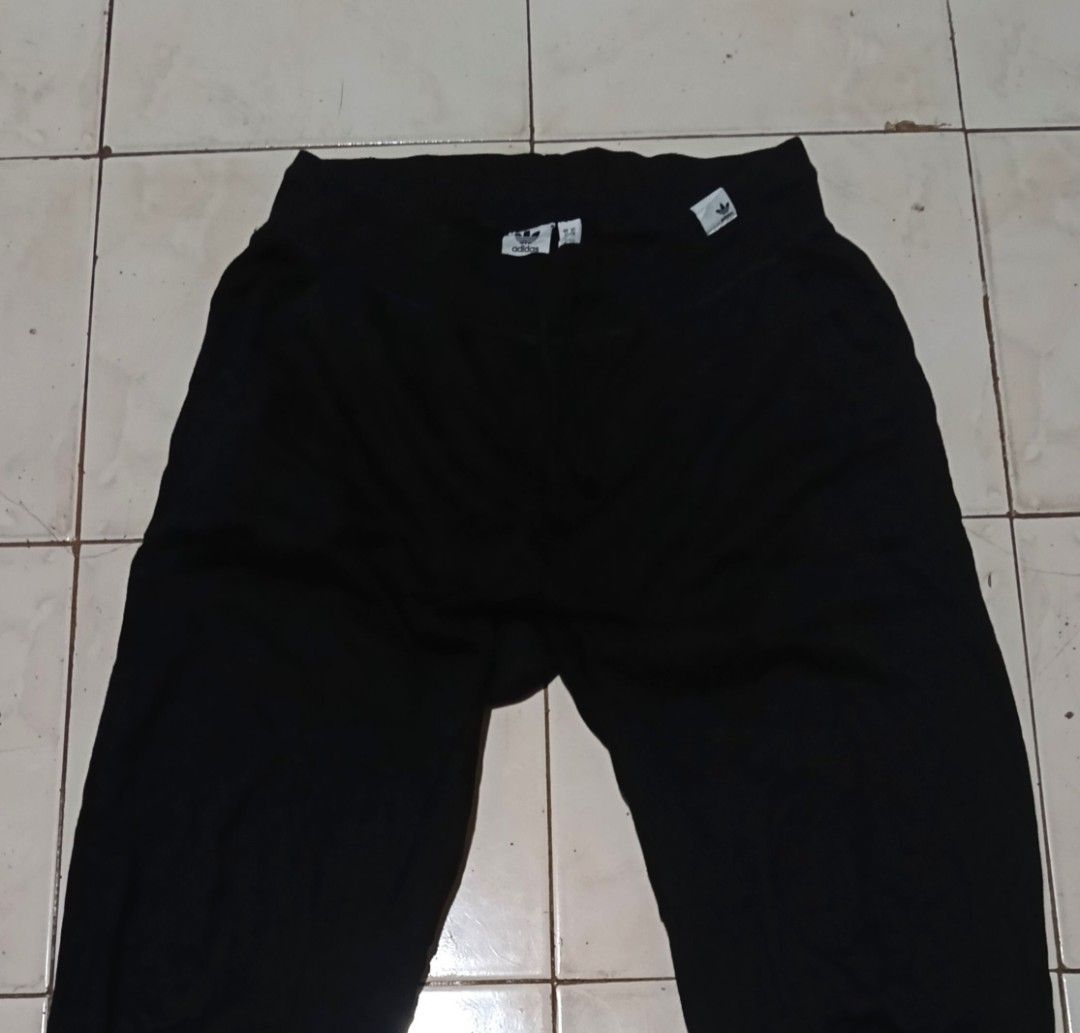 ADIDAS - XBYO collab Jogger / Sweatpants (Category: Joggers) located in Bacolod City. Submitted by stuffensheee (Listing ID 1466189542, Image 1). Description: ADIDAS x XBYO Jogger Sweat Pants By SATOMI NAKAMURA Almost brand new Color is 10/10 ‼️ Waist 31 - 36 Length 34 JUST DM FOR MORE DETAILS..