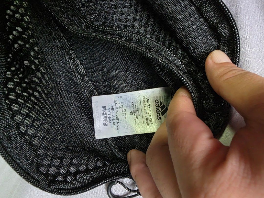 Adidas belt/sling bag (Category: Sling Bags) located in Manila. Submitted by pvjay (Listing ID 1466163251, Image 2). Description: .