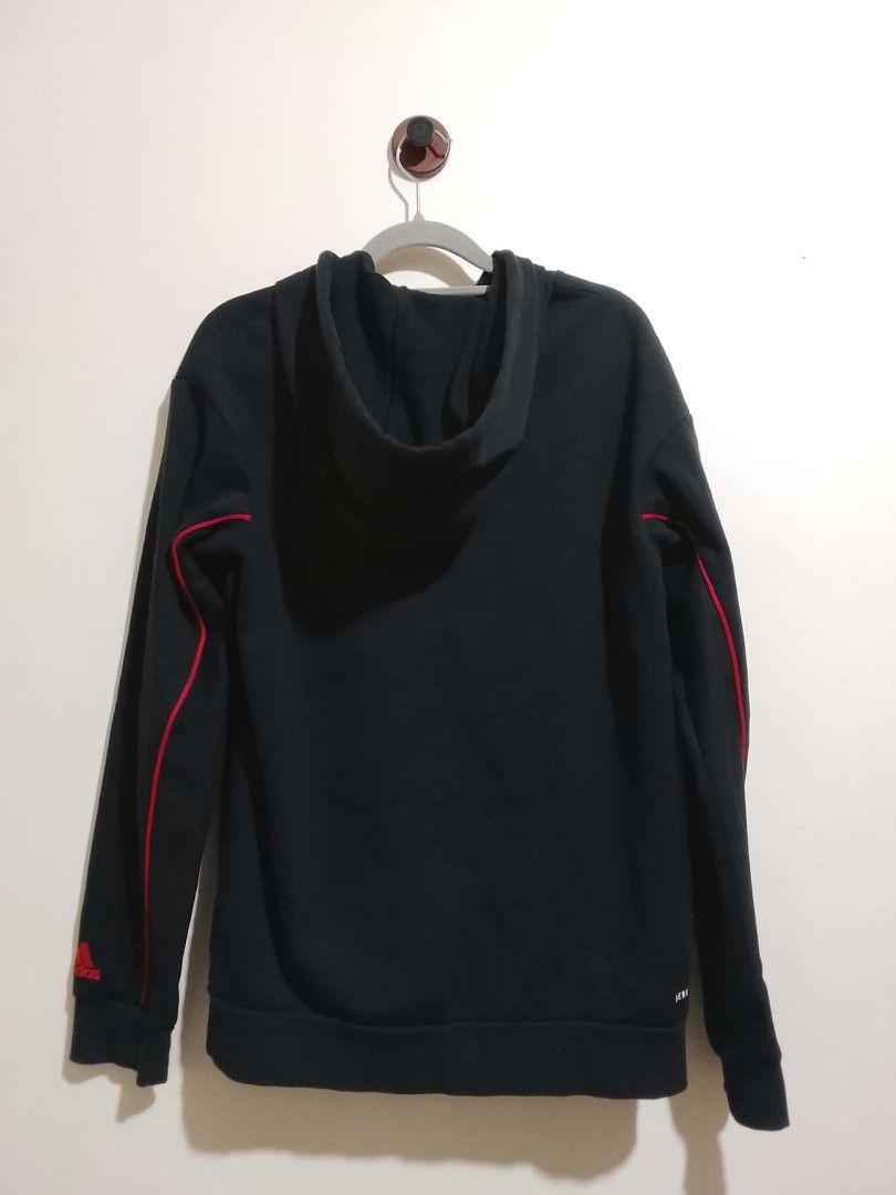 Adidas D rose hoodie (Category: Coats, Jackets and Outerwear) located in Manila. Submitted by justmove2020 (Listing ID 1466191332, Image 2). Description: For sale Adidas D rose hoodie for ₱450 plus SF Condition 9/10 Size Fit Small/medium.