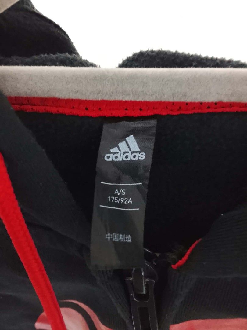 Adidas D rose hoodie (Category: Coats, Jackets and Outerwear) located in Manila. Submitted by justmove2020 (Listing ID 1466191332, Image 3). Description: For sale Adidas D rose hoodie for ₱450 plus SF Condition 9/10 Size Fit Small/medium.