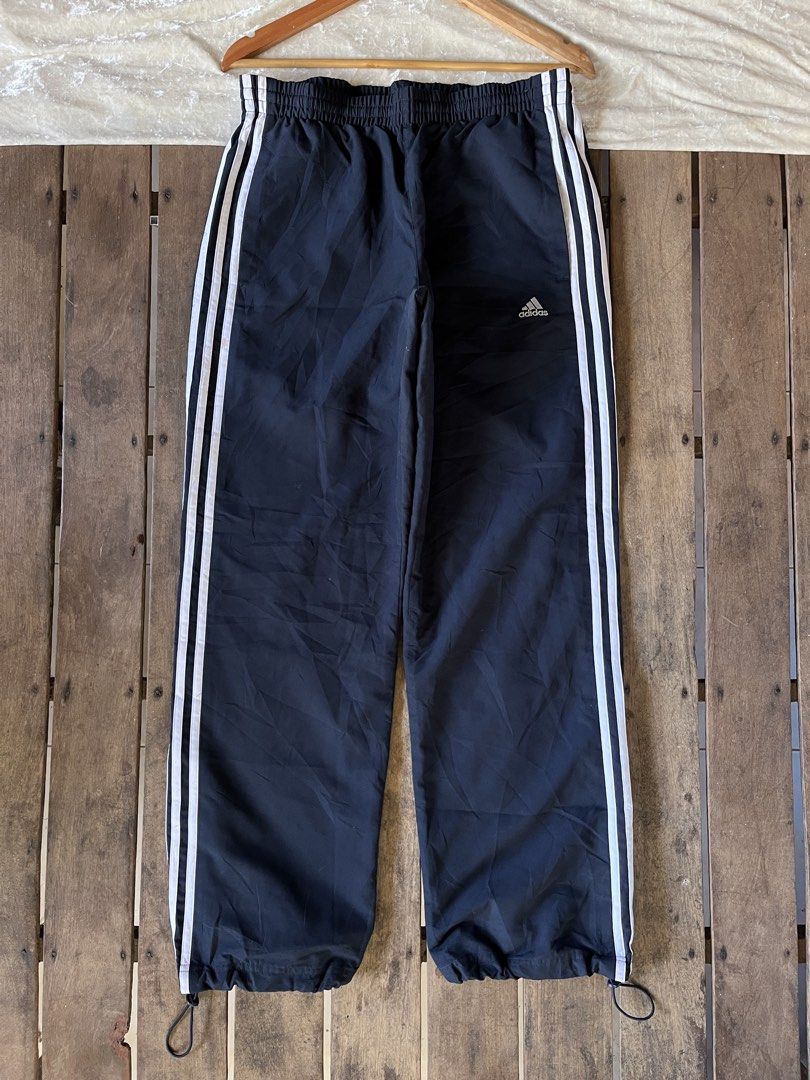ADIDAS ESSENTIALS (Category: Joggers) located in Santiago. Submitted by justineolshp (Listing ID 1466244911, Image 1). Description: Adidas Essentials 3-Stripes Pants size Large on tag | 30-36 waist 41 length via tape measure Issue: Stains (pls see last pics) 10/10 color rate.