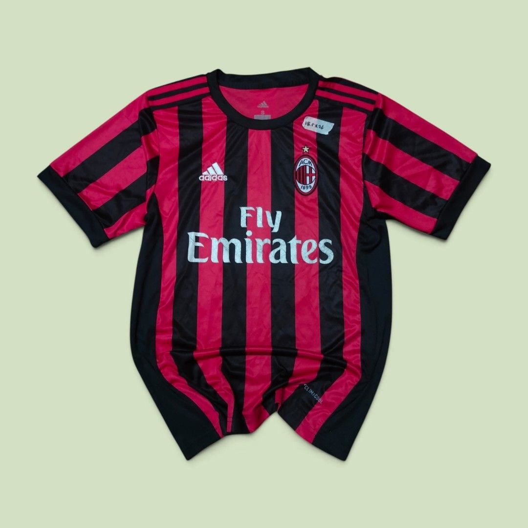 Adidas Fly Emirates Jersey (Category: Tshirts & Polo Shirts ) located in Manila. Submitted by montillano25396 (Listing ID 1466272265, Image 1). Description: Dimes: 18 x 25 (S-M) issue: fade print.