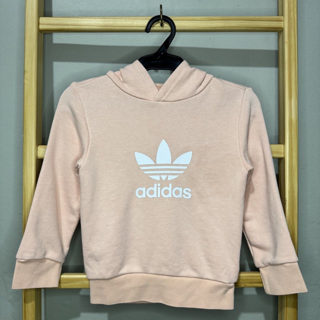 Adidas kids hoodie (Category: Babies & Kids Fashion) located in Valenzuela. Submitted by thriftynanay88 (Listing ID 1466236708, Image 1). Description: Size 3-4Y on tag.