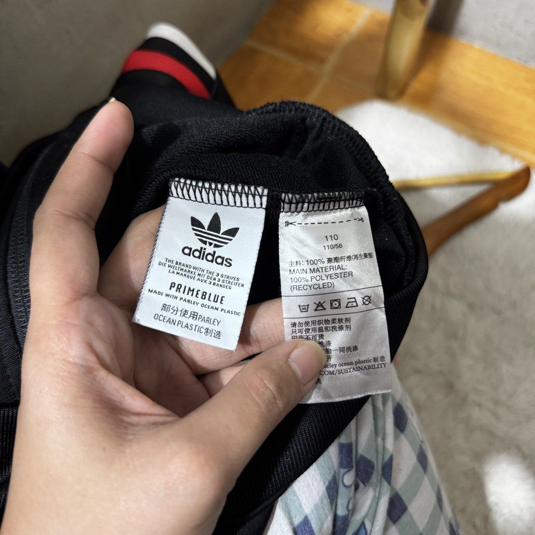 Adidas kids jacket (Category: Babies & Kids Fashion) located in Valenzuela. Submitted by thriftynanay88 (Listing ID 1466237041, Image 2). Description: Size 110 on tag 4-5Y.