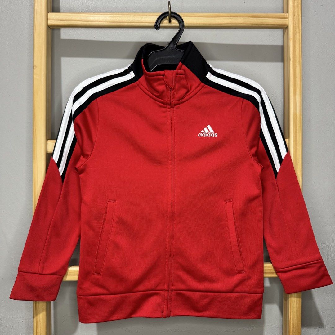 Adidas kids jacket (Category: Babies & Kids Fashion) located in Valenzuela. Submitted by thriftynanay88 (Listing ID 1466237214, Image 1). Description: Size 5Y on tag.