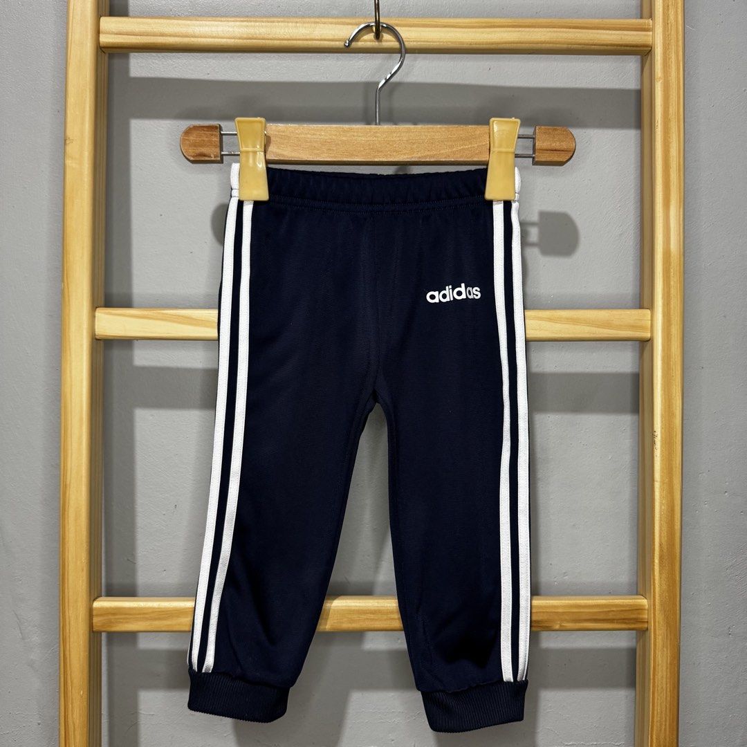 Adidas kids joggers (Category: Babies & Kids Fashion) located in Valenzuela. Submitted by thriftynanay88 (Listing ID 1466197644, Image 1). Description: Size 9-12m on tag.