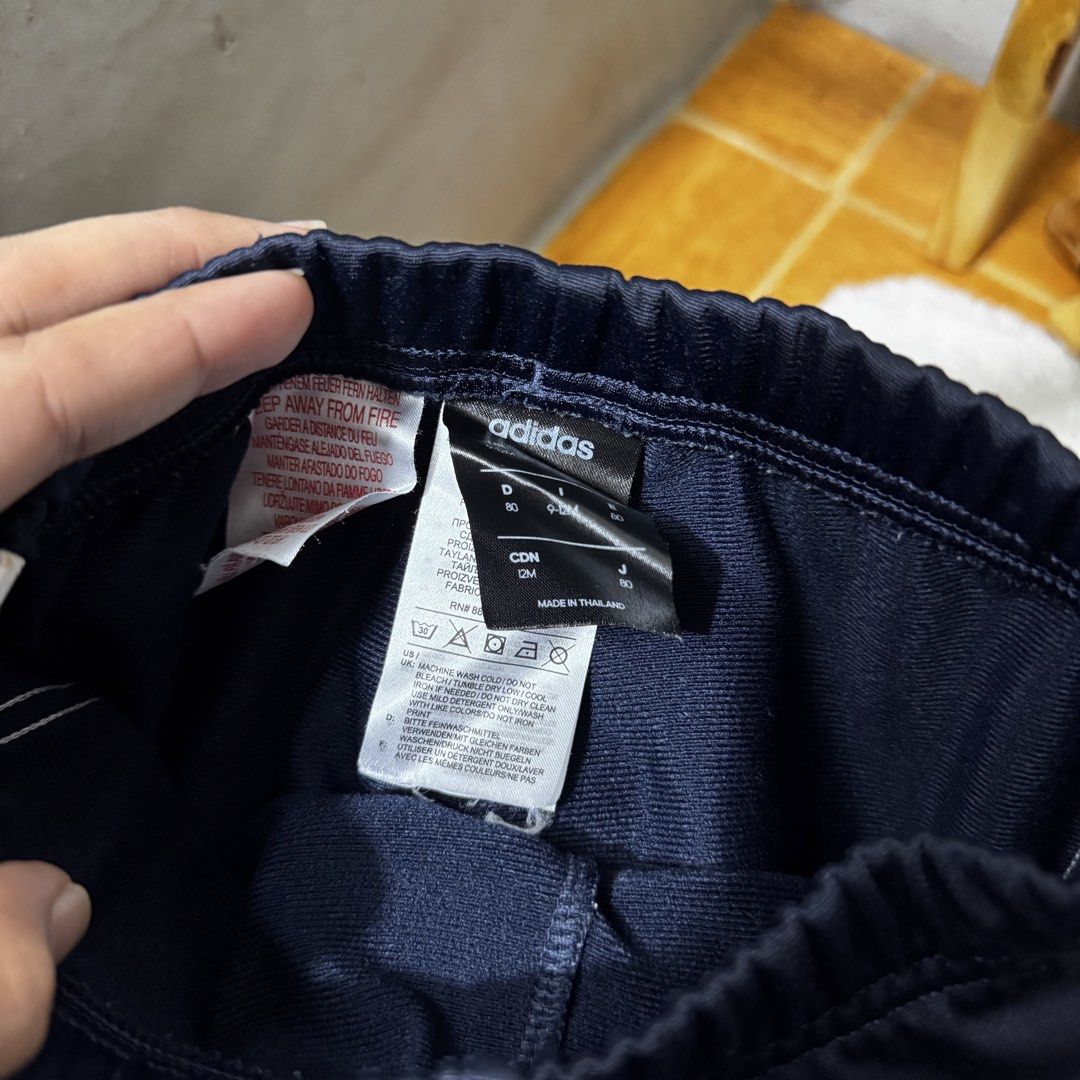 Adidas kids joggers (Category: Babies & Kids Fashion) located in Valenzuela. Submitted by thriftynanay88 (Listing ID 1466197644, Image 2). Description: Size 9-12m on tag.