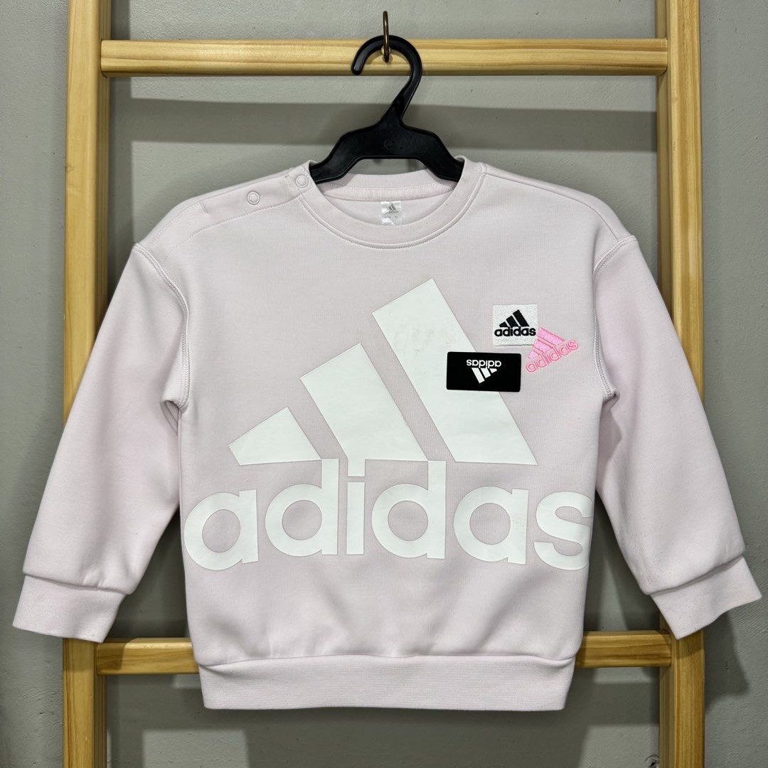 Adidas kids sweaters (Category: Babies & Kids Fashion) located in Valenzuela. Submitted by thriftynanay88 (Listing ID 1466204379, Image 1). Description: Size 100 on tag 3-4Y Needs washing.