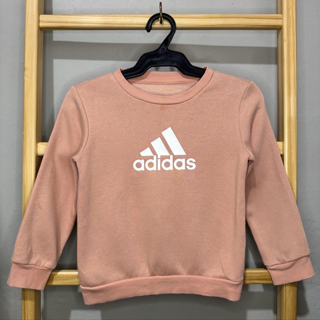 Adidas kids sweaters (Category: Babies & Kids Fashion) located in Valenzuela. Submitted by thriftynanay88 (Listing ID 1466205659, Image 1). Description: Size 100 on tag 3-4Y Needs washing.