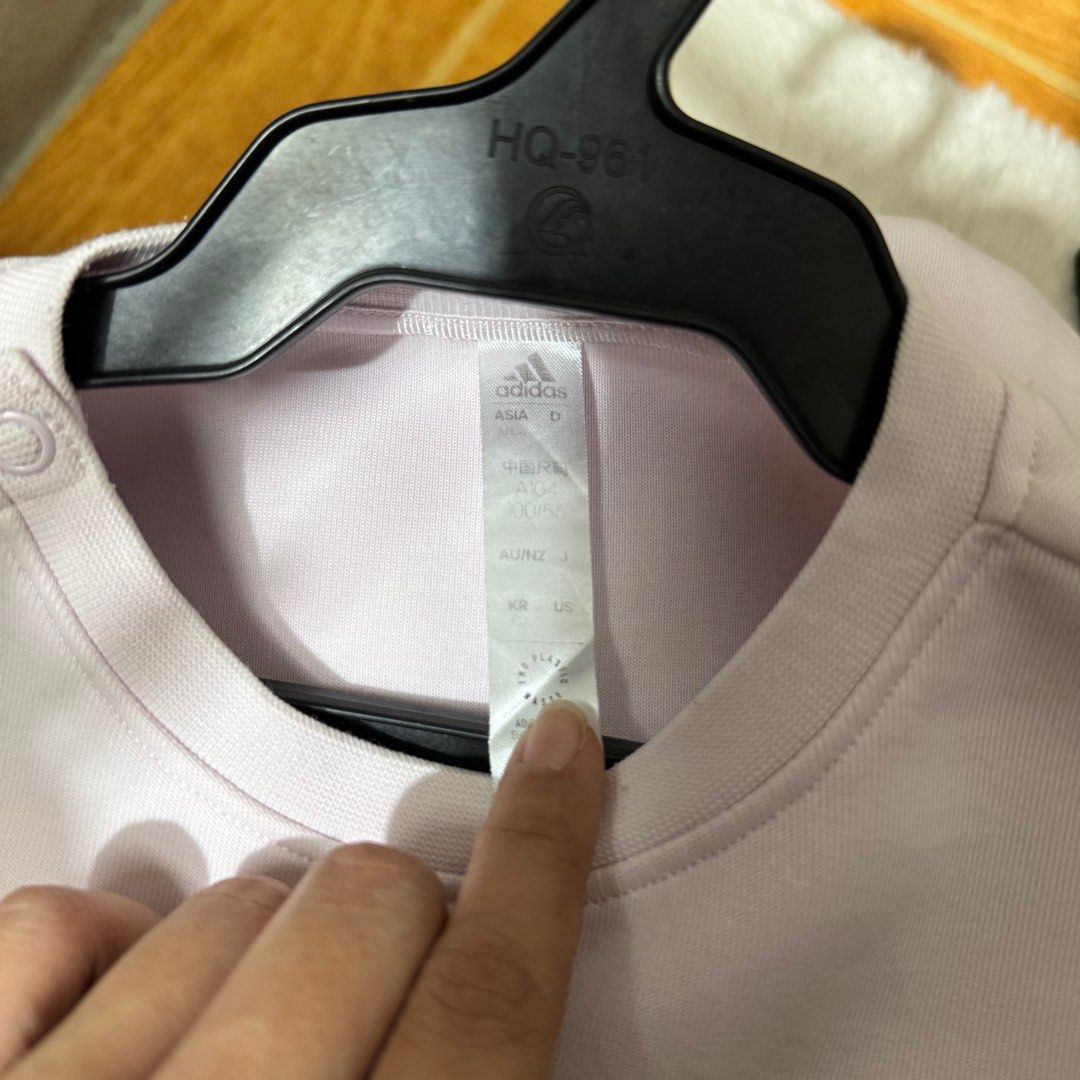 Adidas kids sweaters (Category: Babies & Kids Fashion) located in Valenzuela. Submitted by thriftynanay88 (Listing ID 1466204379, Image 2). Description: Size 100 on tag 3-4Y Needs washing.