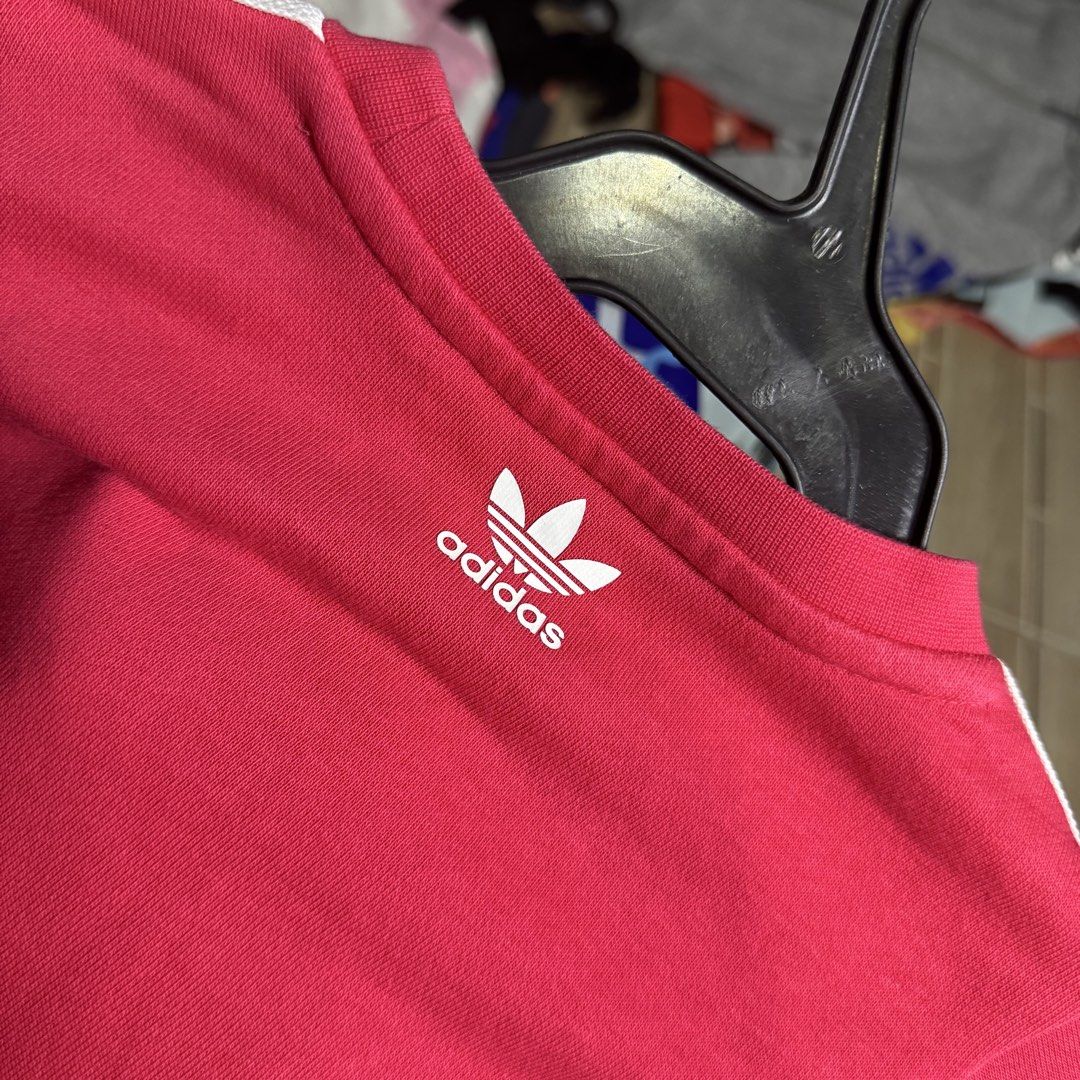Adidas kids sweaters (Category: Babies & Kids Fashion) located in Valenzuela. Submitted by thriftynanay88 (Listing ID 1466213865, Image 3). Description: Size 2-3Y on tag.
